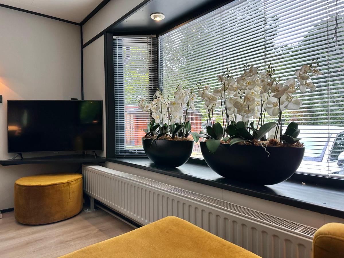 Gezellig Chalet Met 2 Slaapkamers Aan Bosrand Erm Eksteriør bilde